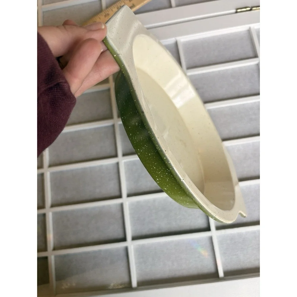Vintage 1960s-70s Kitchen Avocado Green Speckled Pie Pan 10.5